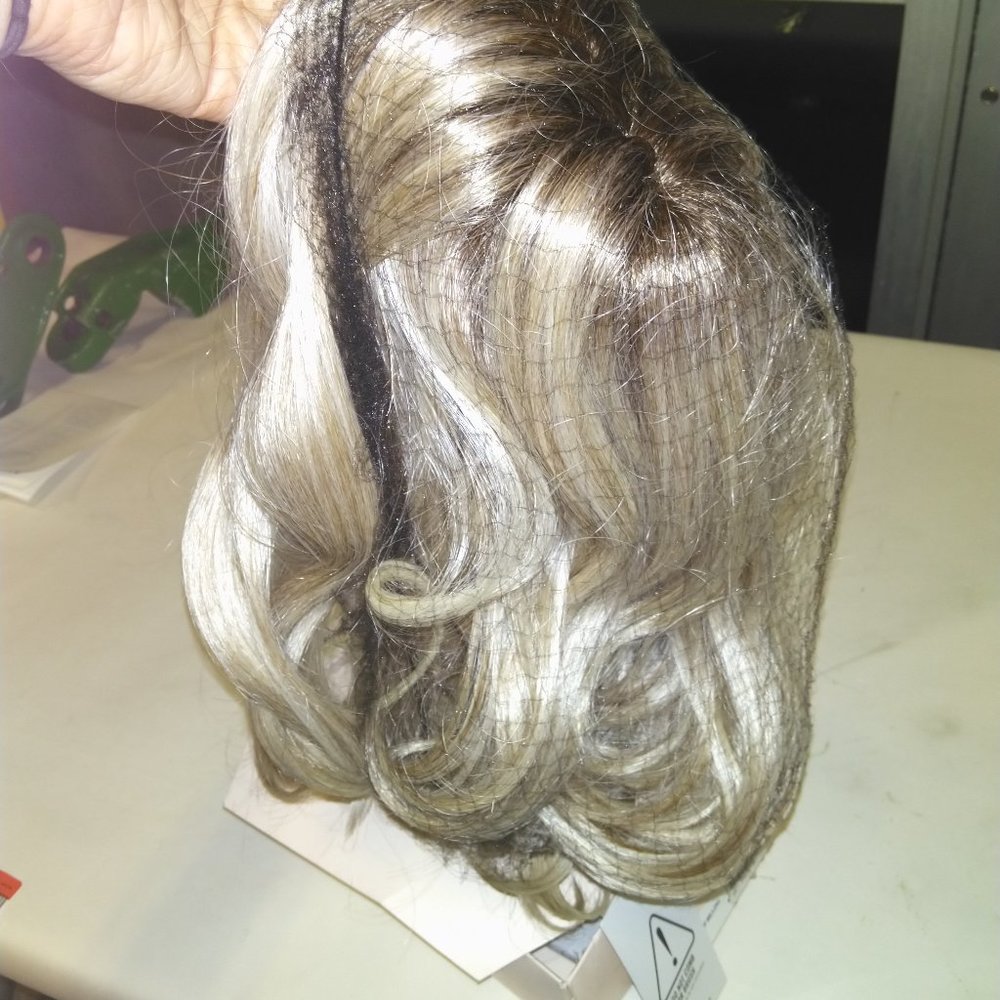 Raquel Welch Toppers - Top Billing Wavy 14"
